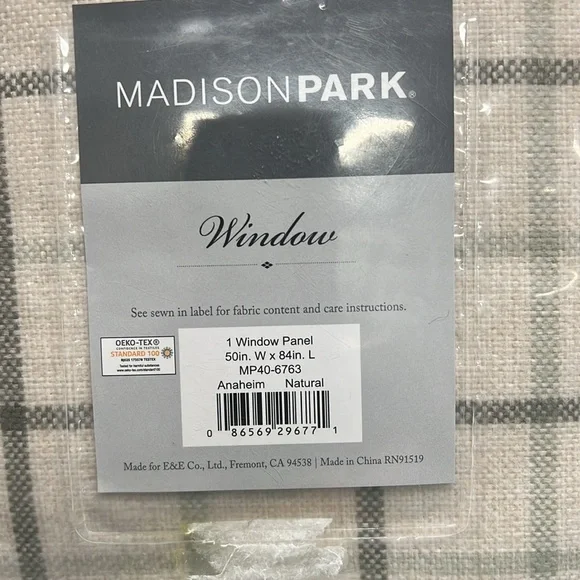 Madison Park one panel 50”x84”
Lined - Picture 2 of 8